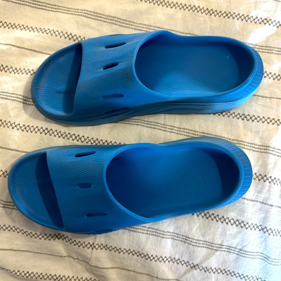 Men’s HOKA slide! - Picture 2 of 3